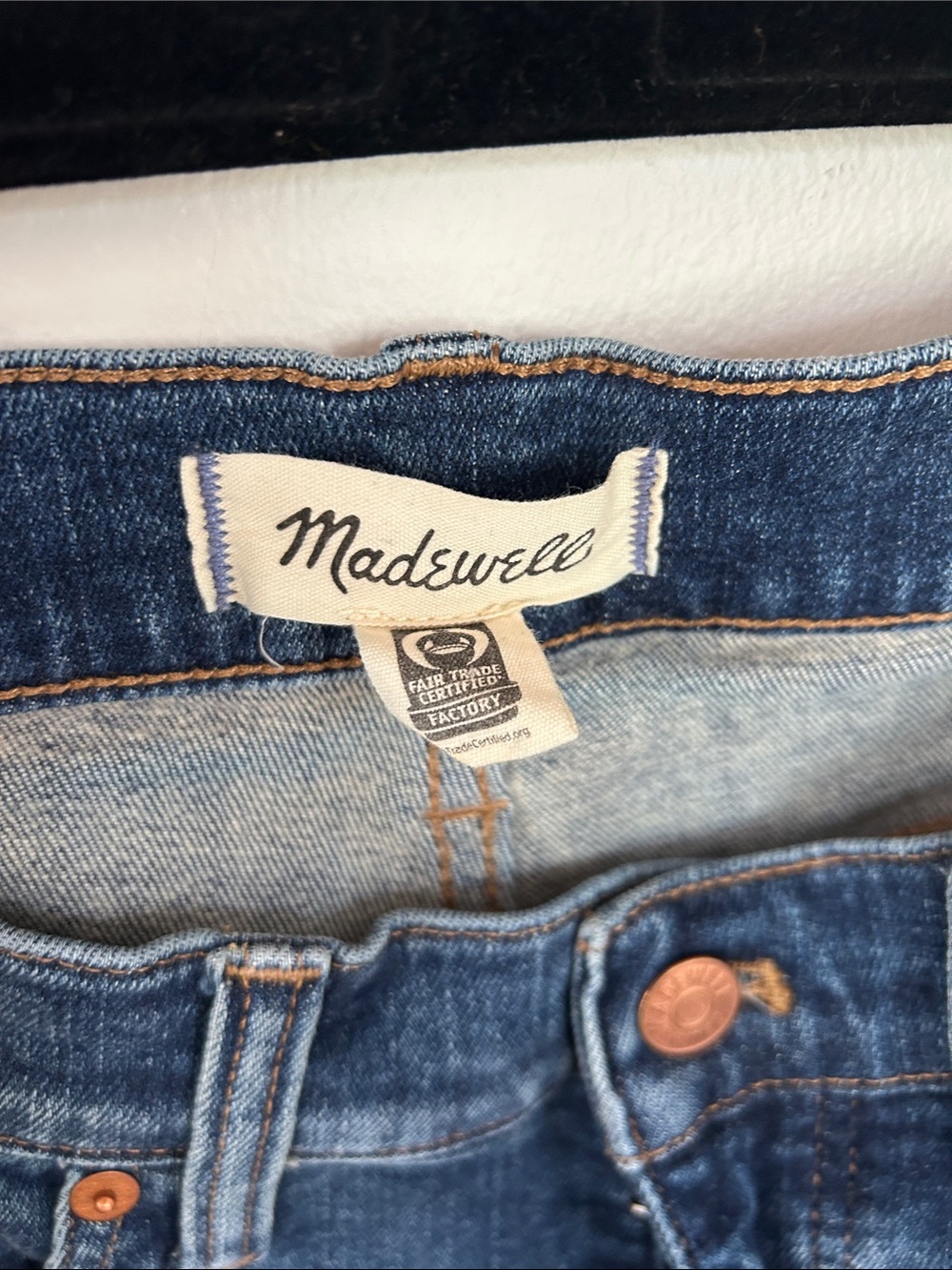 Madewell Women's Kick Out Cropped Jeans in Lenoir Wash - mid-rise - size 28 - Picture 4 of 9